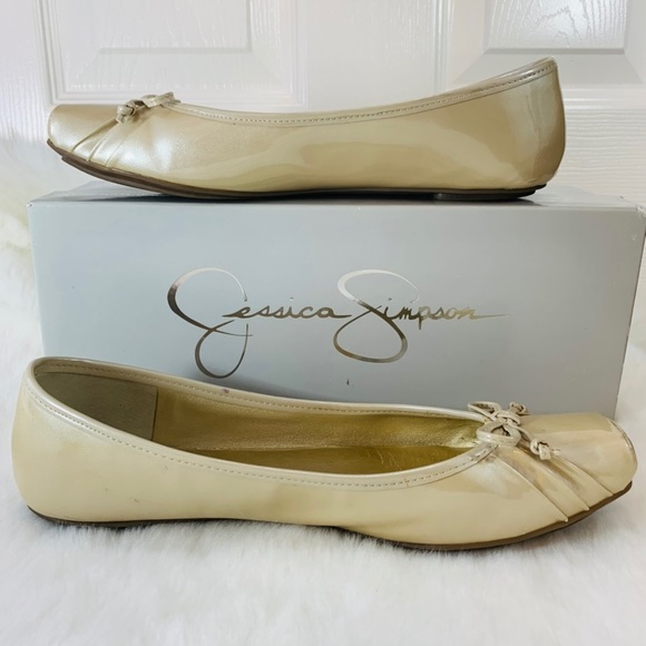 Jessica Simpson Womens Leve Flat